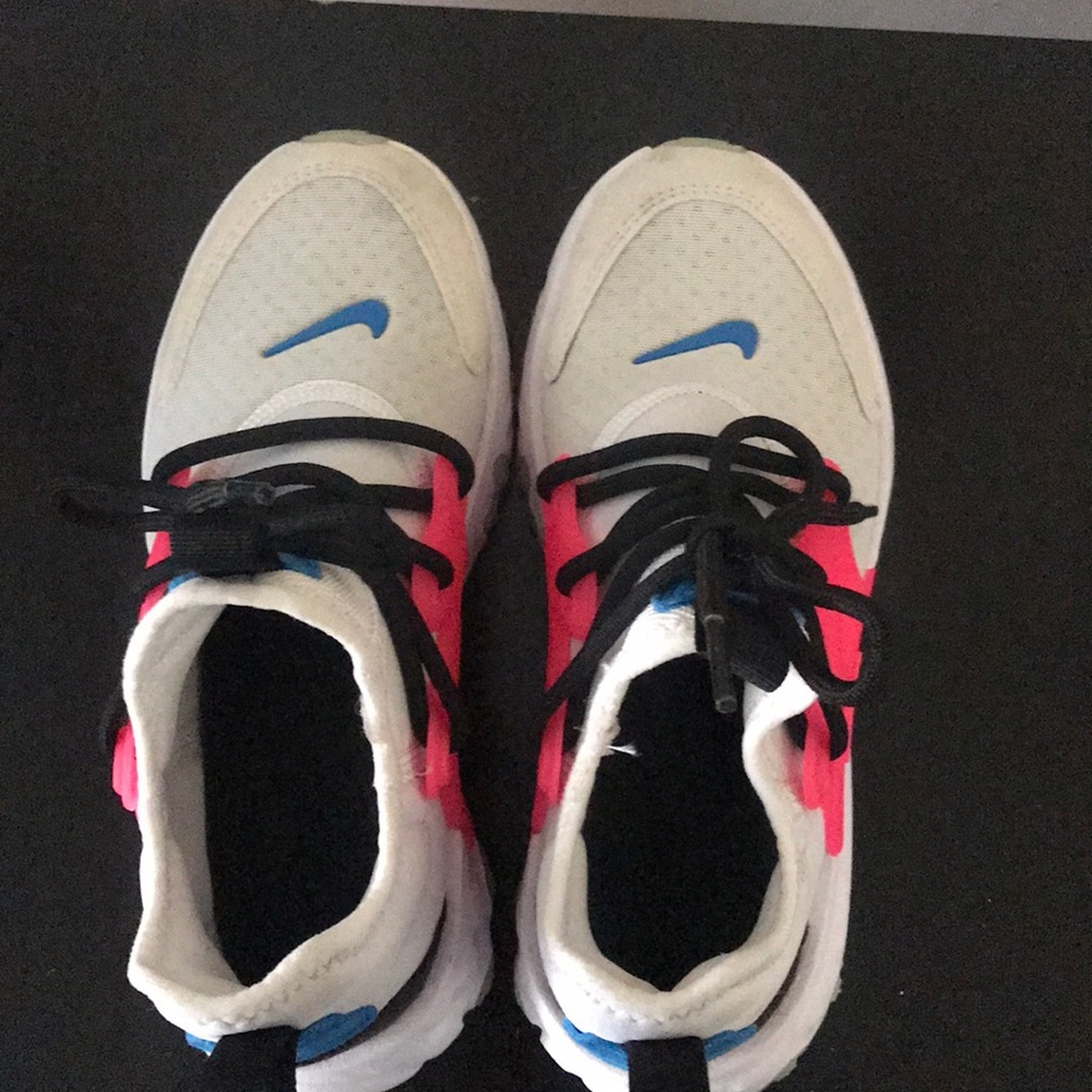 Girls sneakers